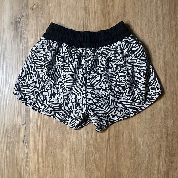 Lululemon Tracker Short III *4-way Stretch - Picture 12 of 16